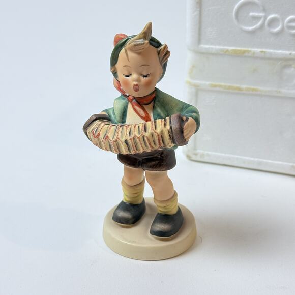 Rare MINT Goebel‎ Hummel Accordian Boy #185 Vintage Germany Figurine kinderspiel - Picture 5 of 9